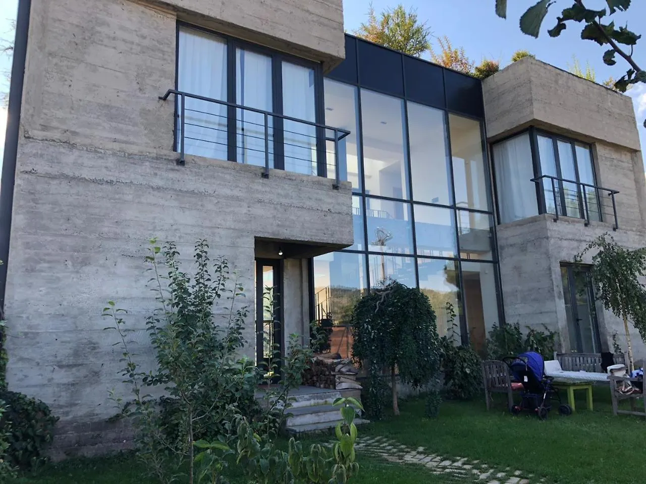 Sunny House With Swimming Pool Villa Tbilisi